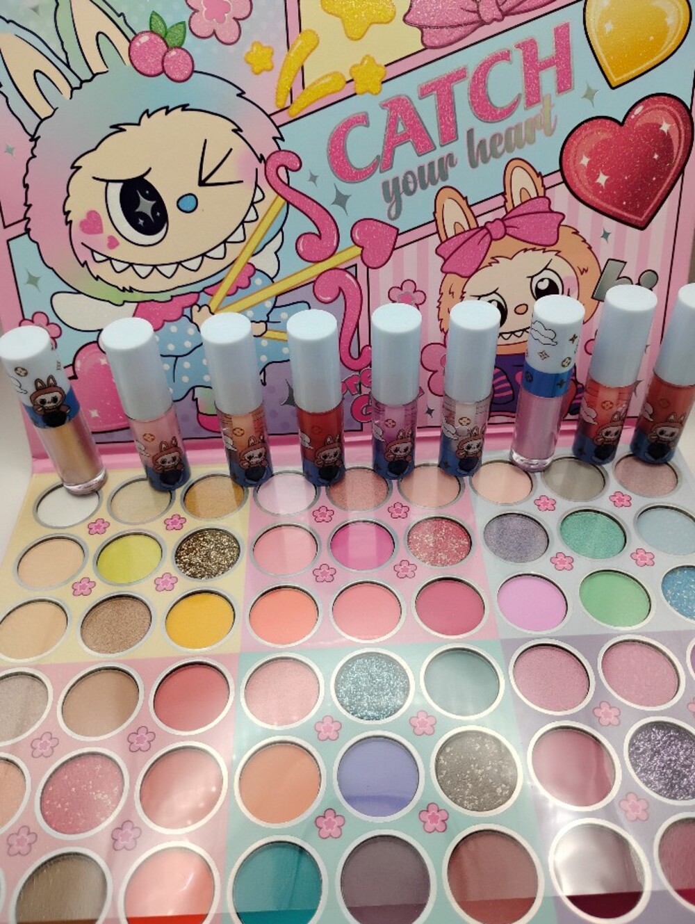 🆕 1 Labubu Beautiful 54 Color Eyeshadow Palette & 8 Labubu Lip Glosses - Picture 4 of 11